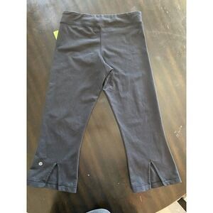 Lululemon Women Black Capri Leggings 4 Strechy Missing Draw String Slit